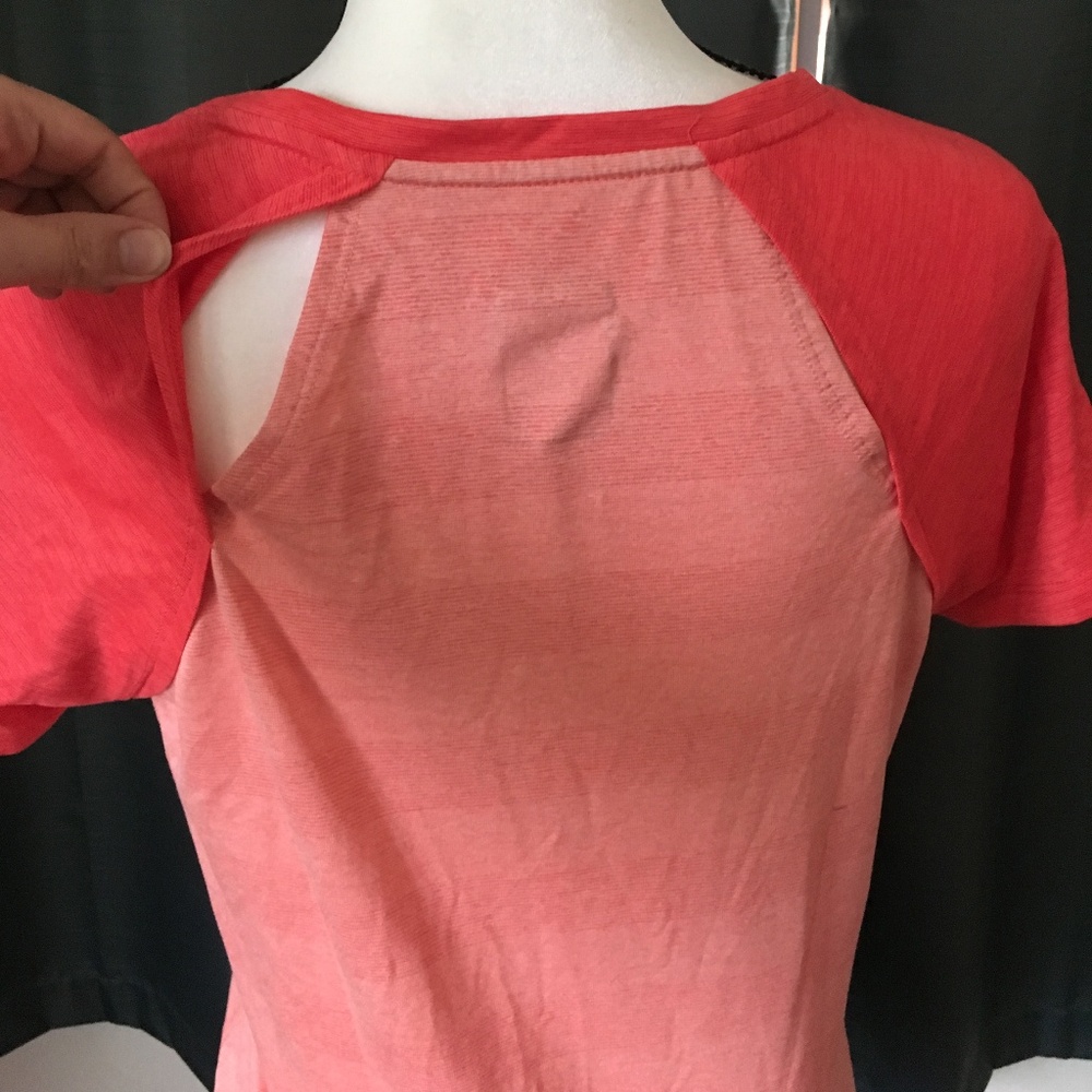 North Face Workout Tee - Picture 4 of 5